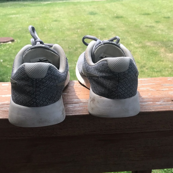Grey/silver Nike’s - Picture 6 of 7